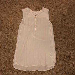 A white sleeveless comfortable blouse.